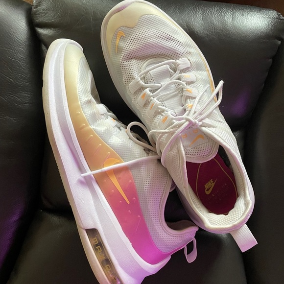 Nike Shoes - Nike Air Max Sneaker-7.5